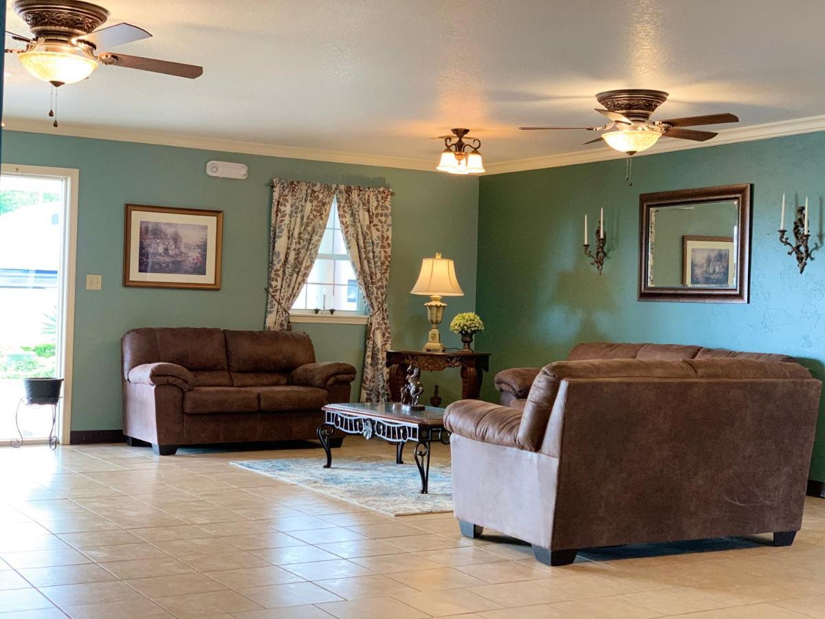 Candlelight Inn & Suites Hwy 69 Near מקאליסטר מראה חיצוני תמונה